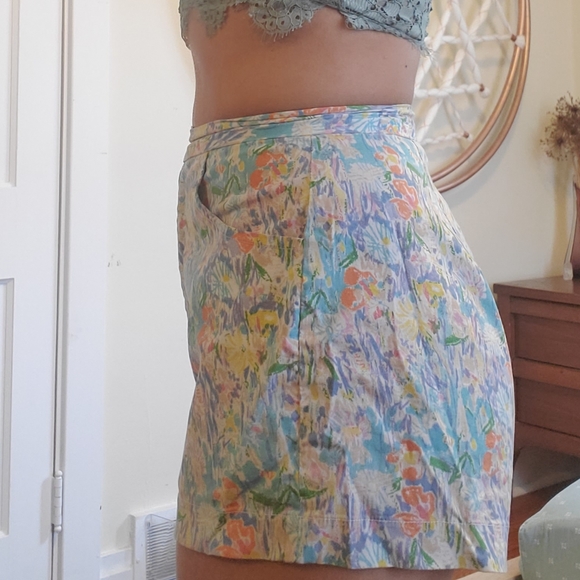 Watercolor Floral High-waisted Shorts - Picture 3 of 6